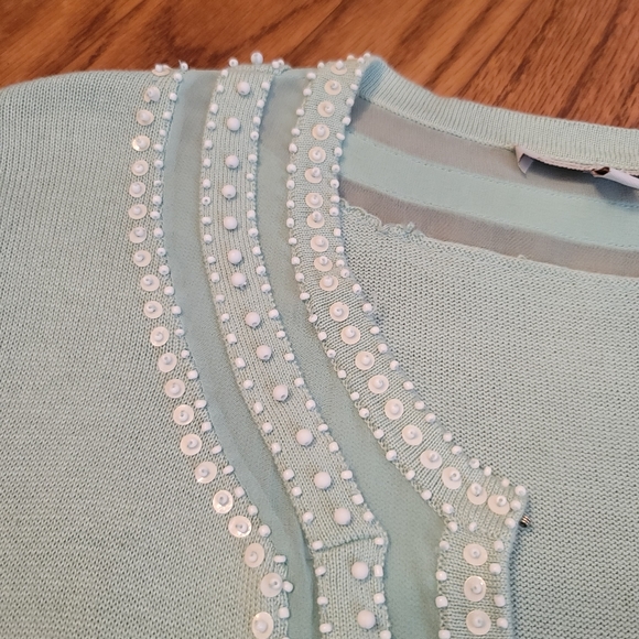 LOWEST PRICE Lightweight sweater w stunning detail - Picture 9 of 15